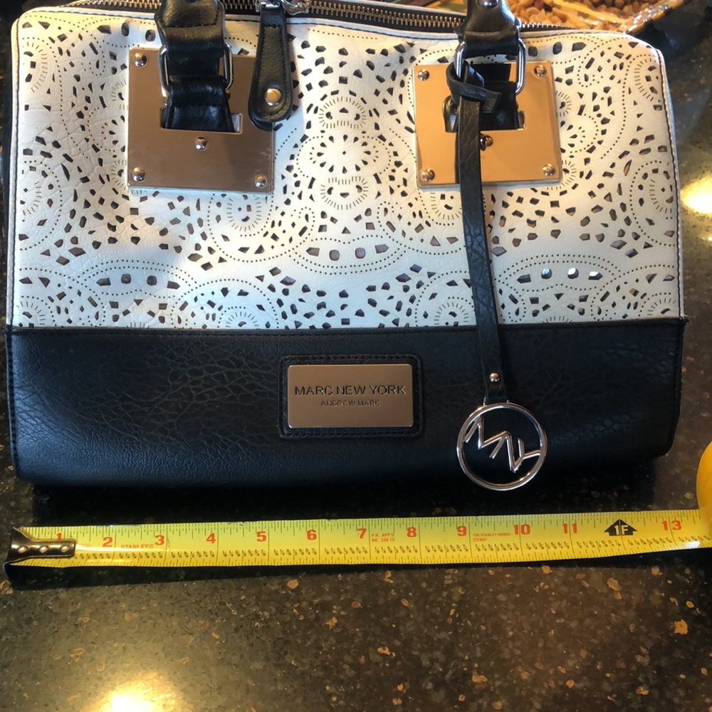 NWOT Pretty Andrew Marc stylish black/white purse